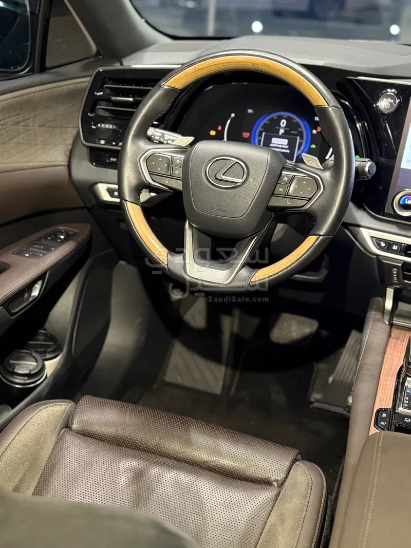 2024 لكزس أر إكس 350