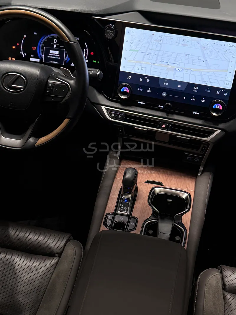 2024 لكزس أر إكس 350