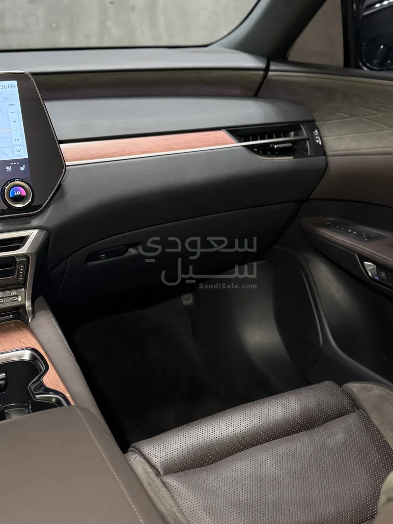 2024 لكزس أر إكس 350