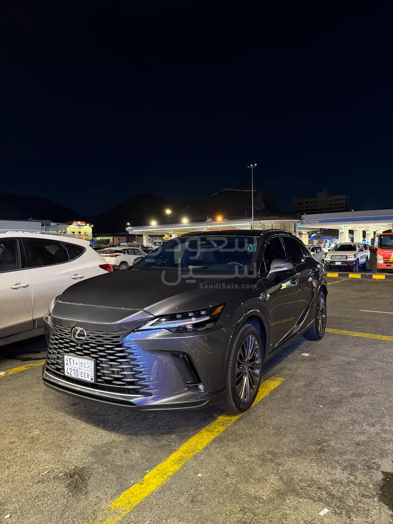 2024 لكزس أر إكس 350