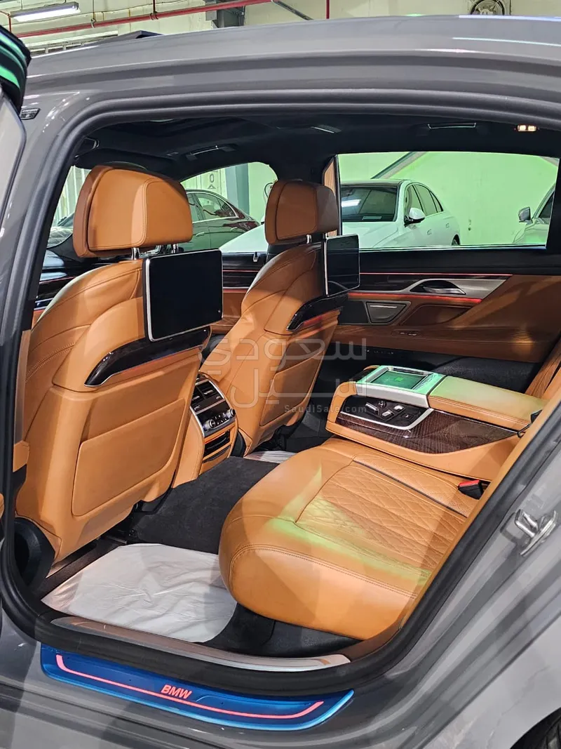 2022 بي ام دبليو الفئة السابعة 750 إل أي