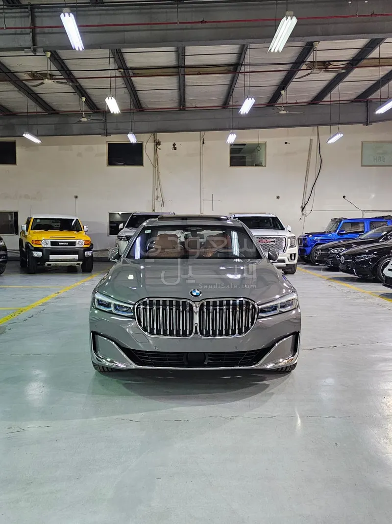 2022 بي ام دبليو الفئة السابعة 750 إل أي