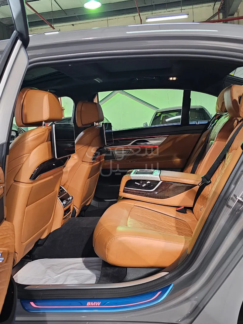 2022 بي ام دبليو الفئة السابعة 750 إل أي