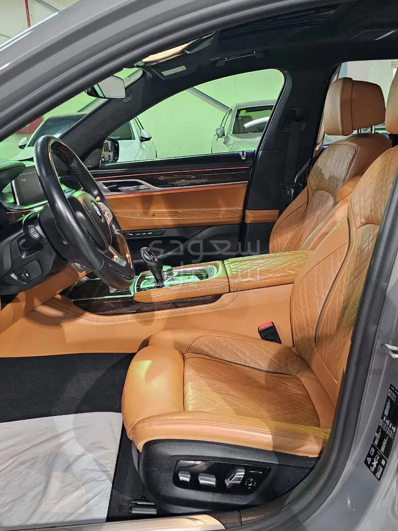 2022 بي ام دبليو الفئة السابعة 750 إل أي