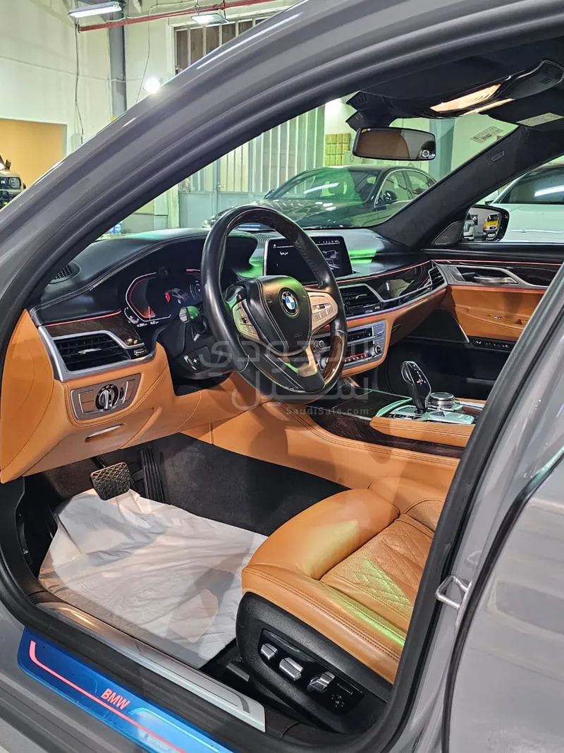 2022 بي ام دبليو الفئة السابعة 750 إل أي