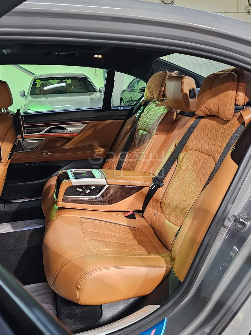 2022 بي ام دبليو الفئة السابعة 750 إل أي