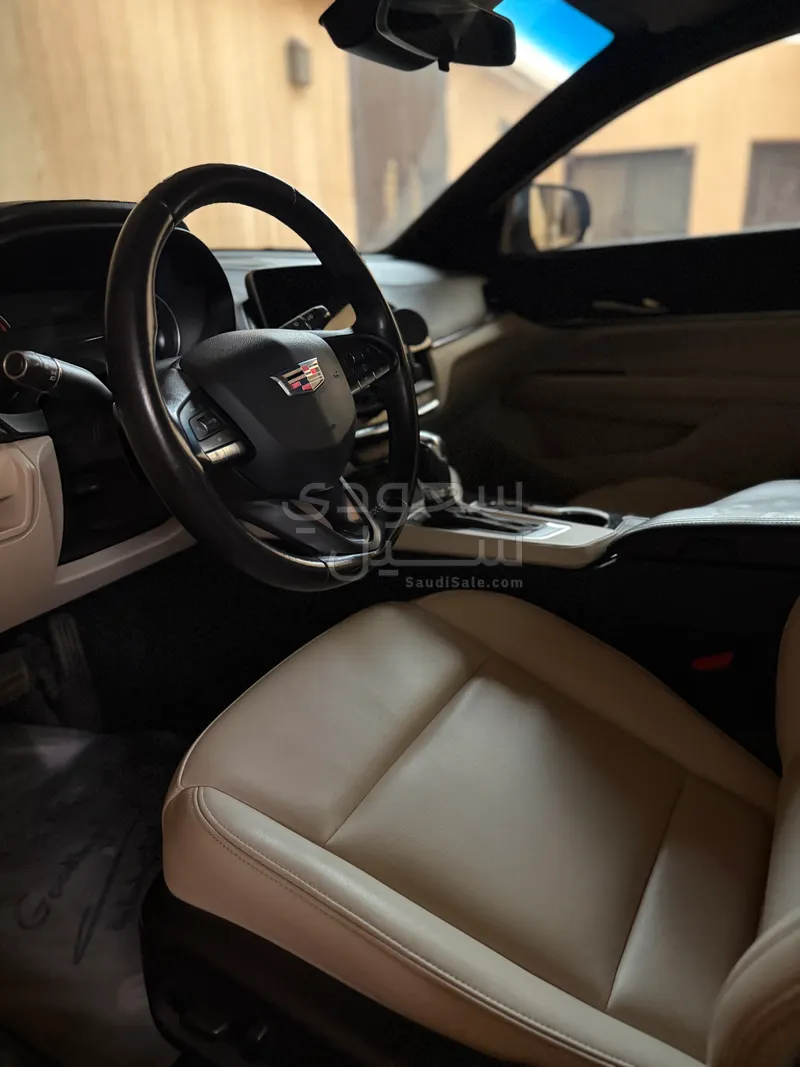 2020 كاديلاك سي تي 4