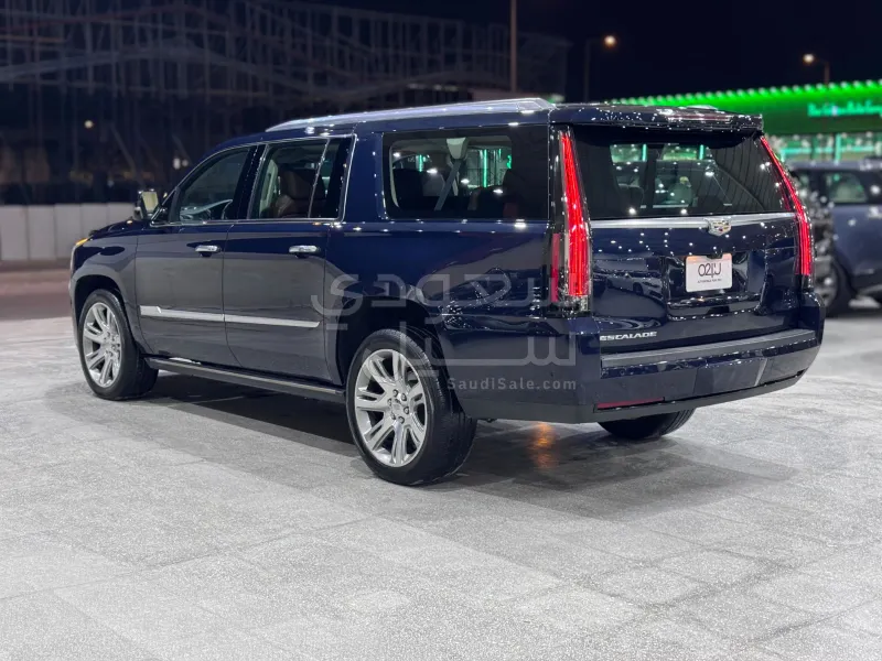 2018 كاديلاك اسكاليد إي إس في