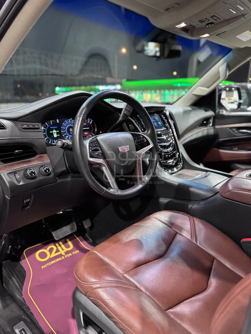 2018 كاديلاك اسكاليد إي إس في