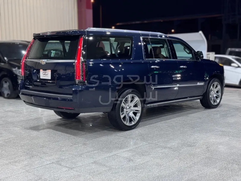 2018 كاديلاك اسكاليد إي إس في