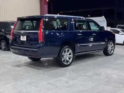 2018 كاديلاك اسكاليد إي إس في