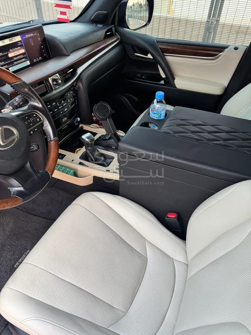 2016 لكزس إل إكس 570 اس