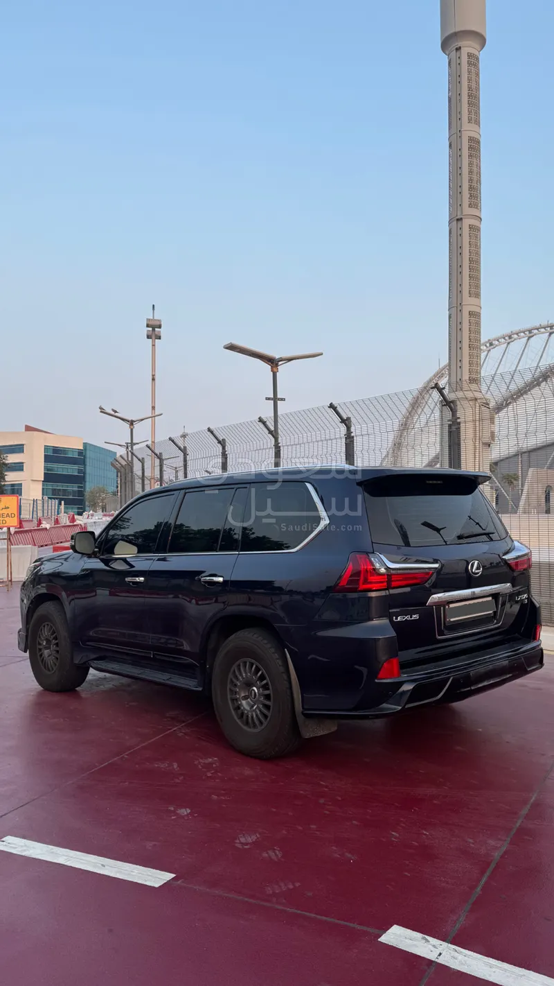 2016 لكزس إل إكس 570 اس