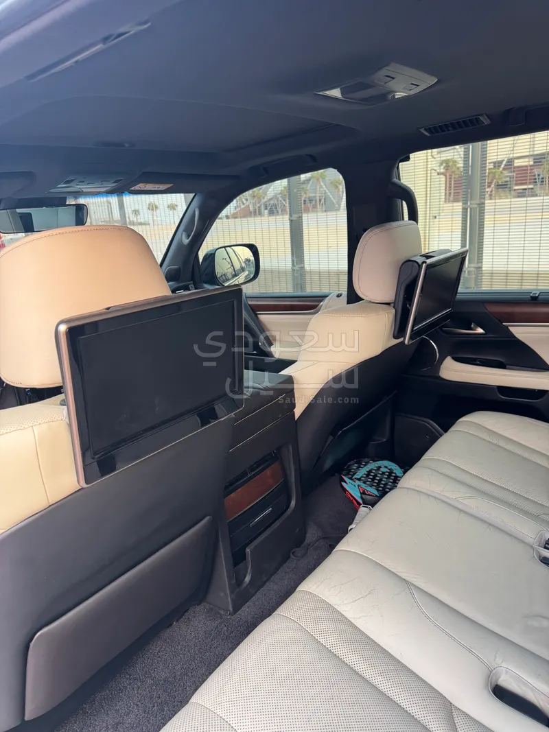 2016 لكزس إل إكس 570 اس