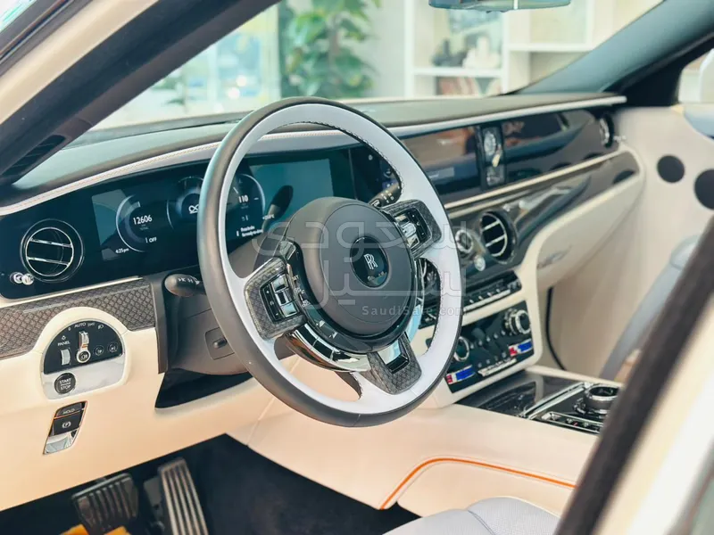 2025 رولز رويس قوست بلاك بادج