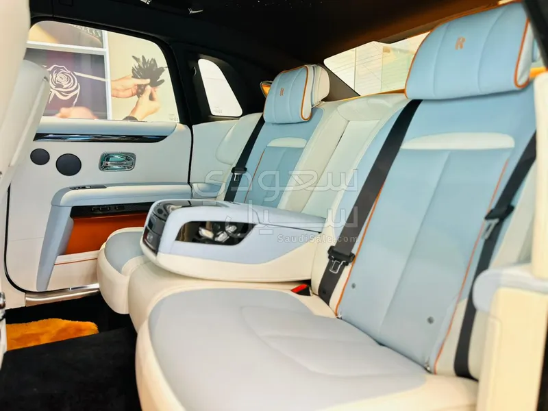 2025 رولز رويس قوست بلاك بادج