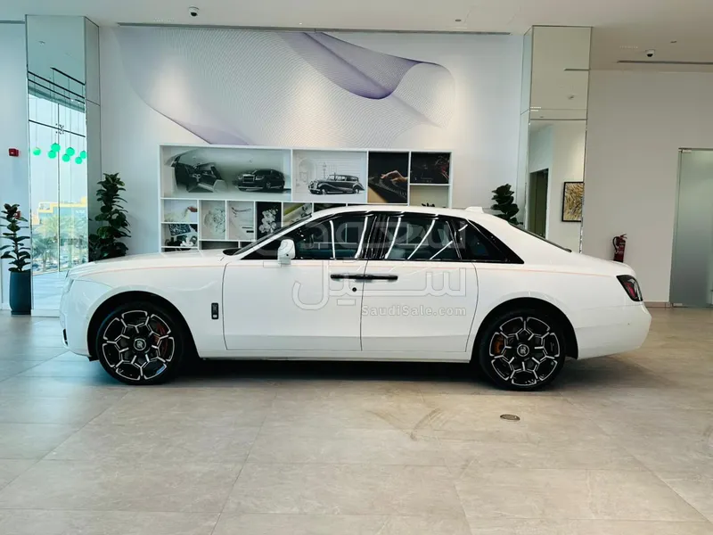 2025 رولز رويس قوست بلاك بادج