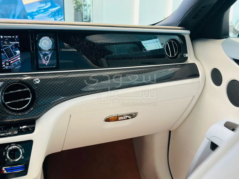 2025 رولز رويس قوست بلاك بادج