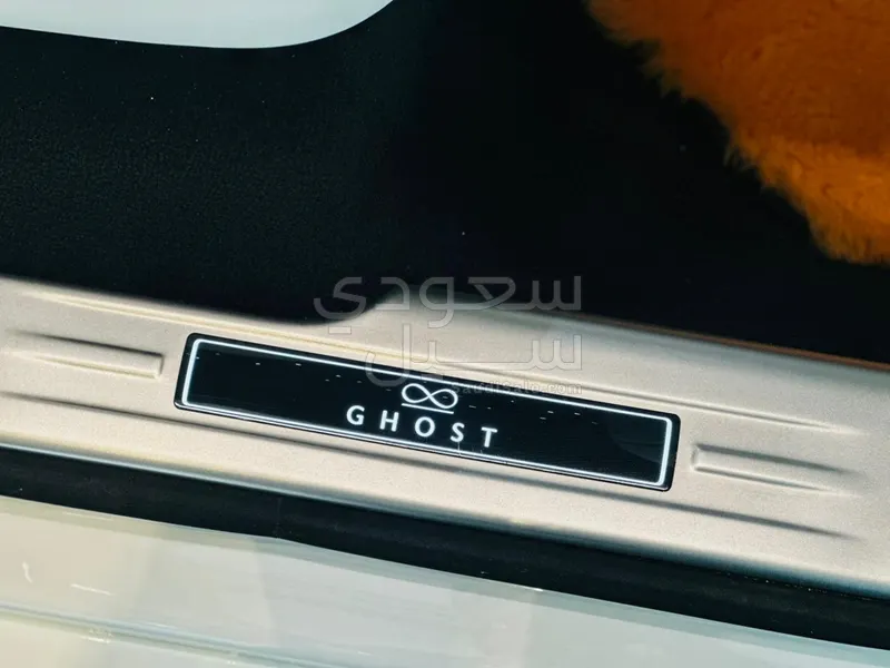 2025 رولز رويس قوست بلاك بادج