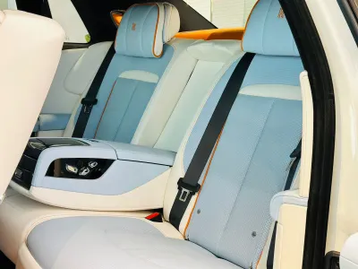 2025 رولز رويس قوست بلاك بادج