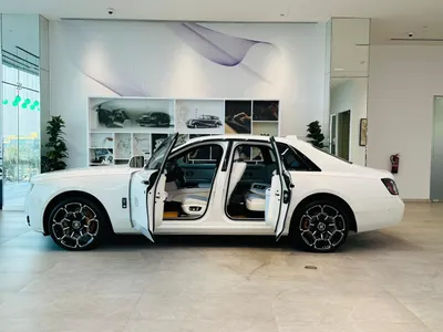 2025 رولز رويس قوست بلاك بادج