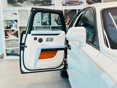 2025 رولز رويس قوست بلاك بادج