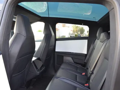 2024 تيسلا سايبر تراك