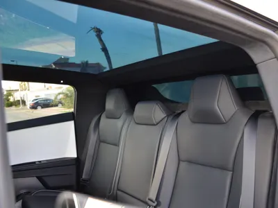 2024 تيسلا سايبر تراك