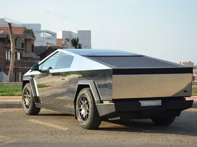 2024 تيسلا سايبر تراك