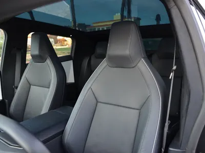 2024 تيسلا سايبر تراك