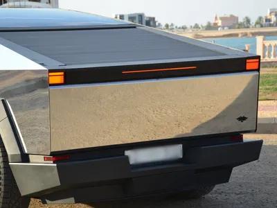 2024 تيسلا سايبر تراك