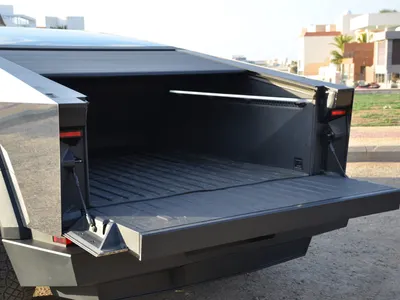 2024 تيسلا سايبر تراك