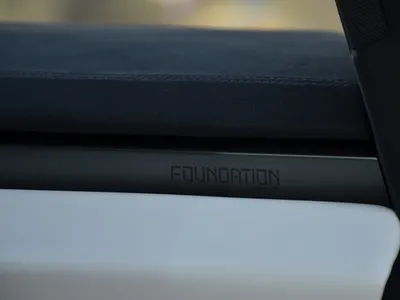 2024 تيسلا سايبر تراك