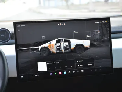 2024 تيسلا سايبر تراك