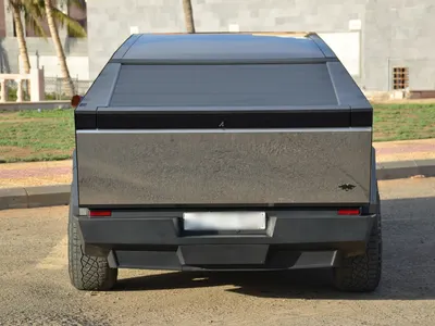 2024 تيسلا سايبر تراك