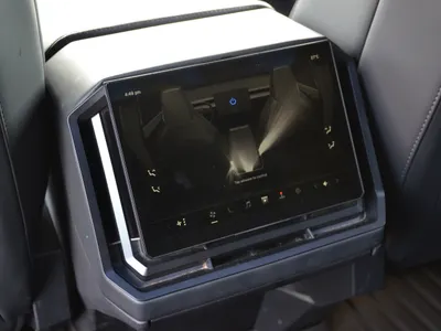 2024 تيسلا سايبر تراك