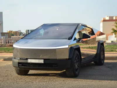 2024 تيسلا سايبر تراك