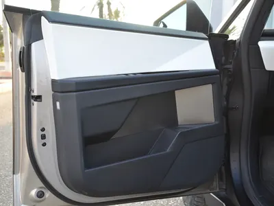 2024 تيسلا سايبر تراك