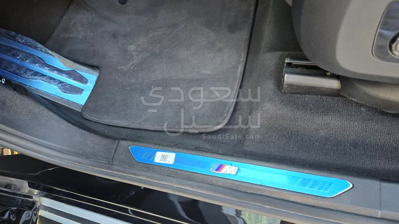 2022 BMW X Series 7 M kit