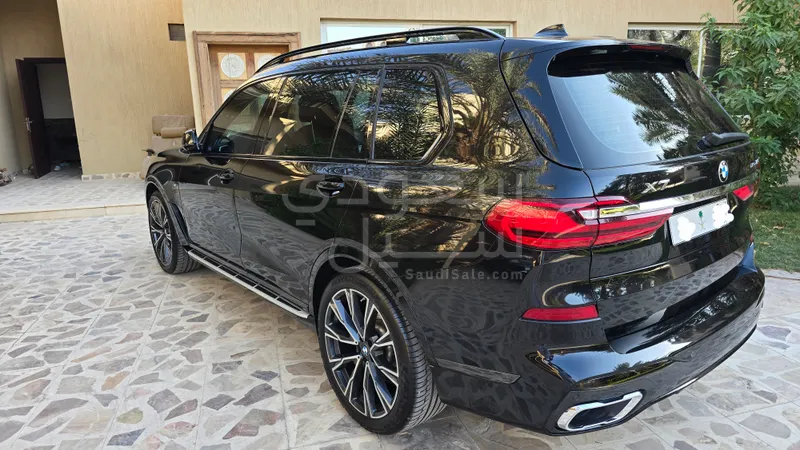2022 BMW X Series 7 M kit