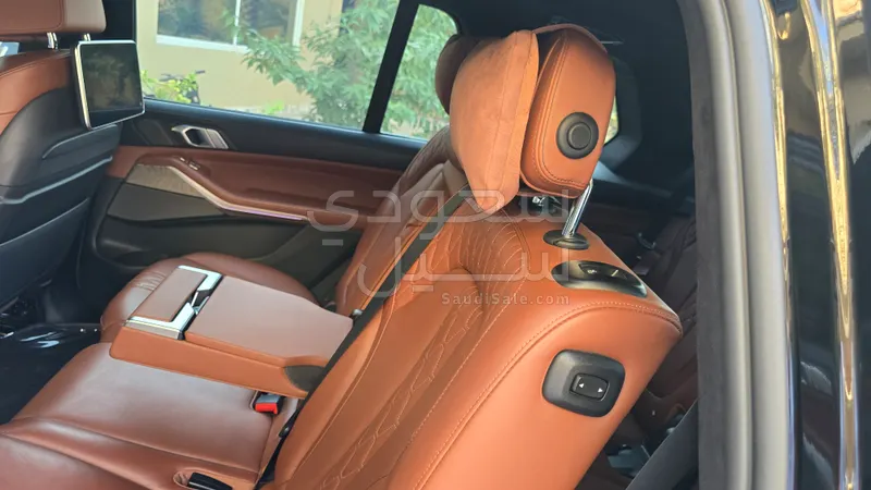 2022 BMW X Series 7 M kit