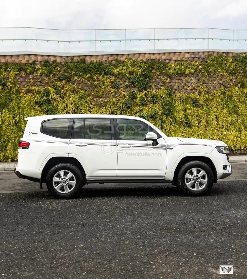 2022 Toyota Land Cruiser GXR