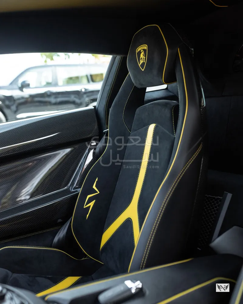 2016 Lamborghini Aventador SV