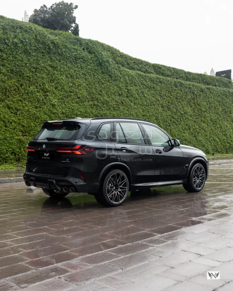 2023 بي ام دبليو الفئة اكس 5 إم كومبيتيشن