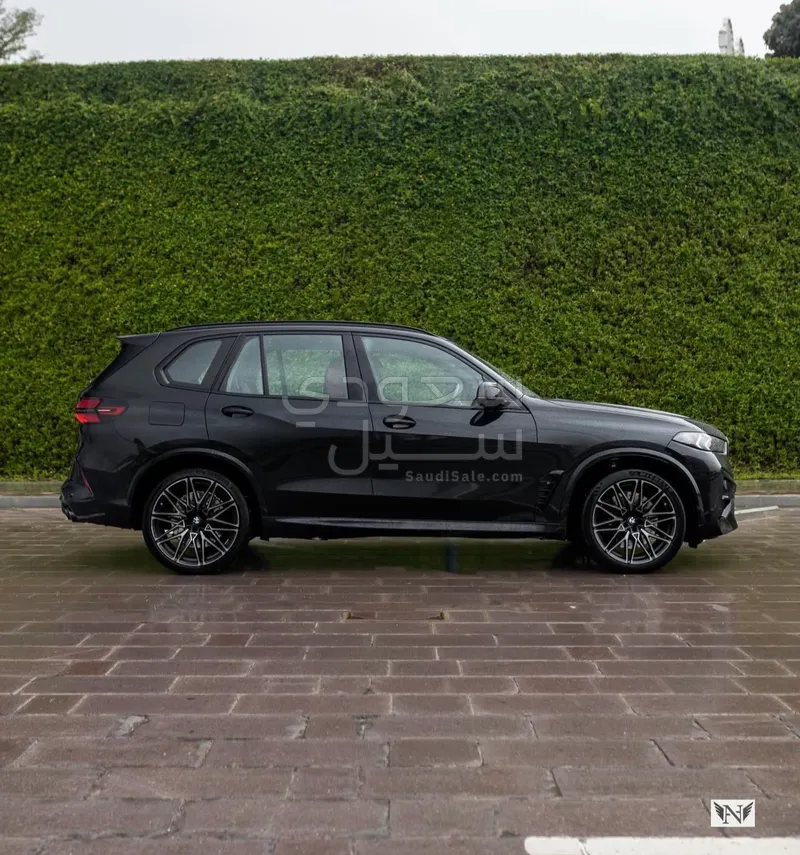 2023 بي ام دبليو الفئة اكس 5 إم كومبيتيشن