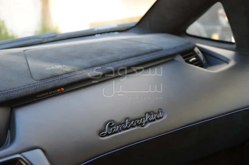 2016 Lamborghini Aventador SV