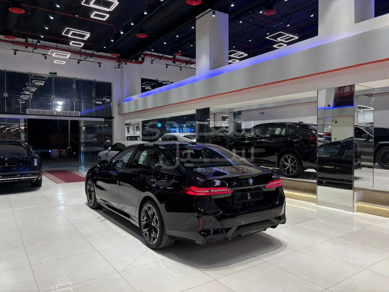 2026 BMW 5 Series 520i Mkit