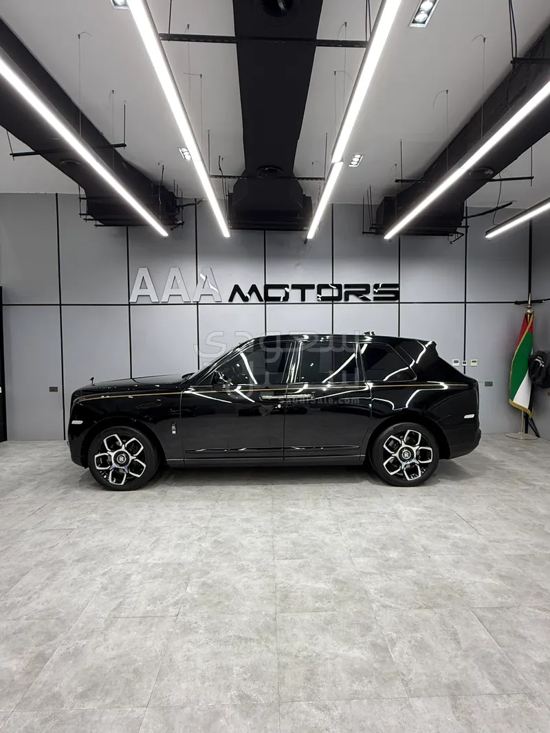 2021 رولز رويس كولينان بلاك بادج