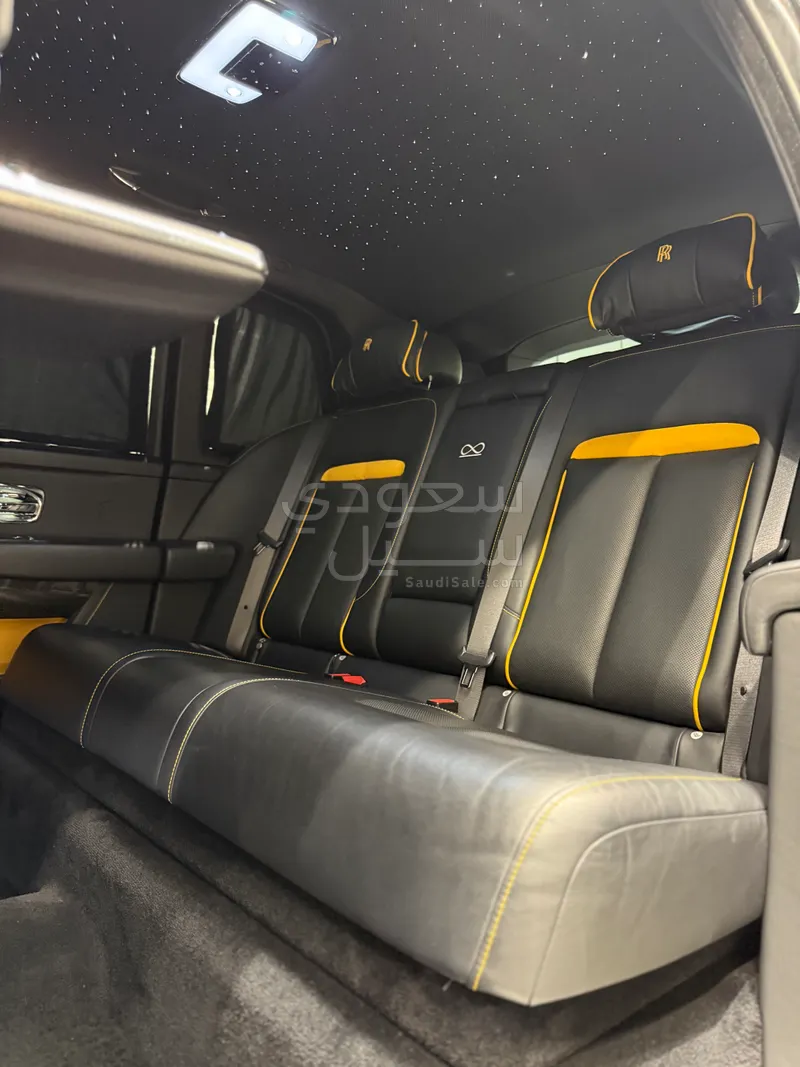 2021 رولز رويس كولينان بلاك بادج