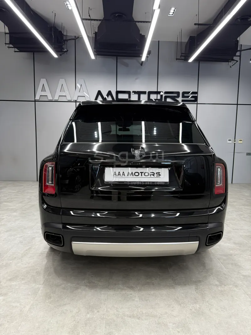 2021 رولز رويس كولينان بلاك بادج